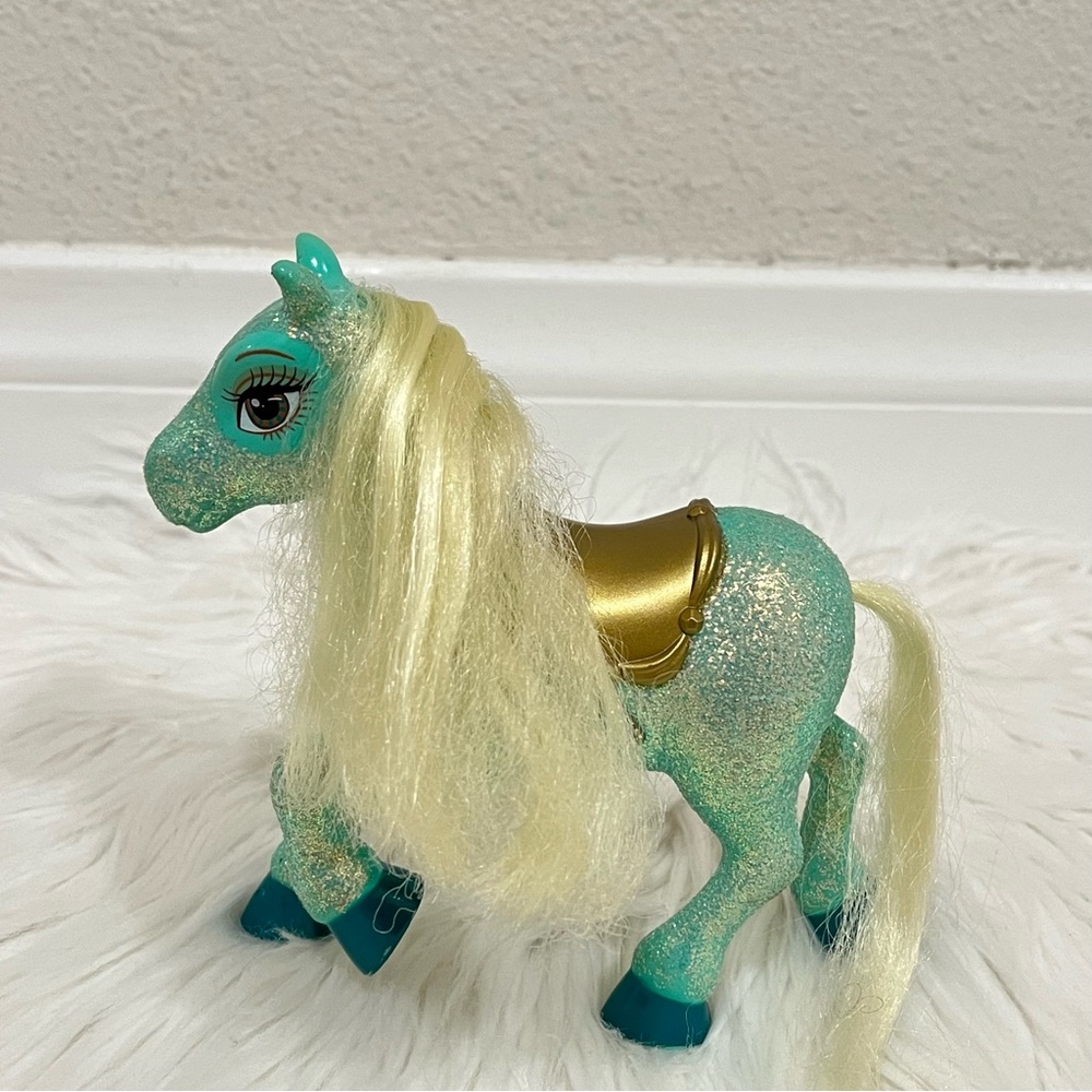 Mattel Barbie & The Diamond Castle Sparkle Teal Pony Horse 2008